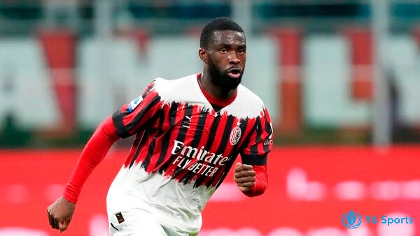 Fikayo Tomori sở hữu kỹ năng chặn bóng và không chiến ấn tượng