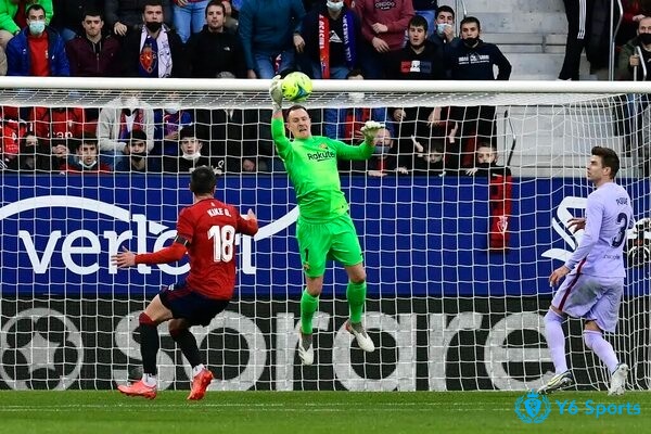 Ter Stegen có 76 pha cứu thua sau 35 trận đấu