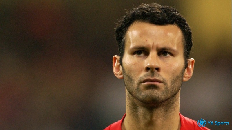 Ryan Giggs là một trong những cầu thủ kỳ cựu nhất và được coi là biểu tượng của Manchester United