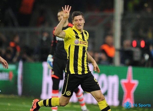 Robert Lewandowski ghi tên là một trong những cầu thủ xuất sắc nhất Borussia Dortmund vào 2010/2011