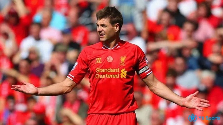 Gerrard nổi bật với khả năng chuyền dài xuất sắc và khả năng bao quát sân