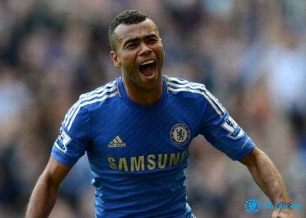 Ashley Cole là một trong những hậu vệ hay nhất với tốc độ, sự tinh quái