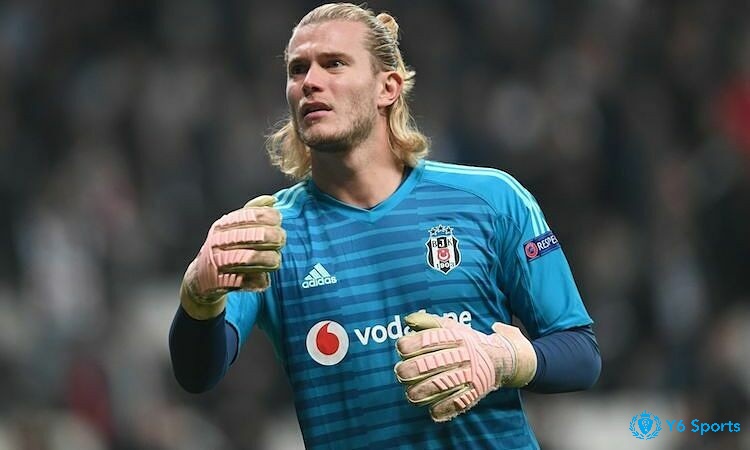 Loris Sven Karius nổi bật với lối chơi trưởng thành và kỹ thuật bắt bóng chính xác