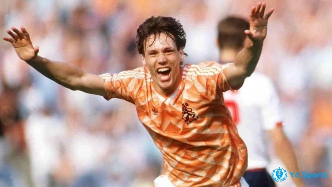 Marco van Basten cùng AC Milan ghi được 124 bàn thắng