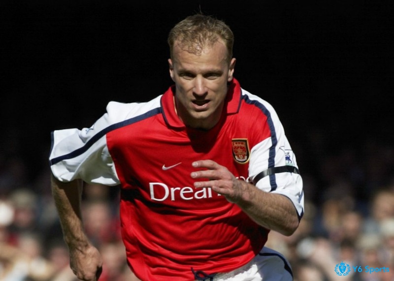 Dennis Bergkamp là tiền đạo xuất sắc đã ghi được 120 bàn sau 423 lần ra sân