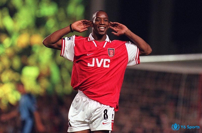  Ian Wright là tiền đạo góp phần quan trọng vào sự thành công của Arsenal