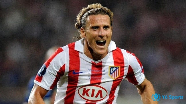 Forlan mang về cho ATM chiếc cúp UEFA Europa League 2009/201, siêu cúp châu Âu 2010