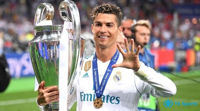 Cristiano Ronaldo - tiền đạo hay nhất Real Madrid có 451 bàn thắng với 438 lần xuất trận