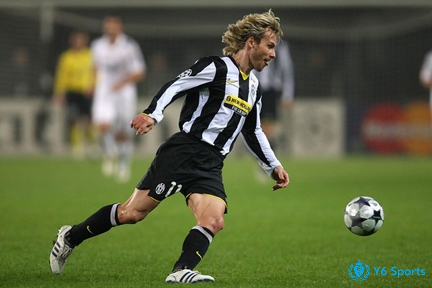  Nedved là người thay thế xứng đáng cho Zidane