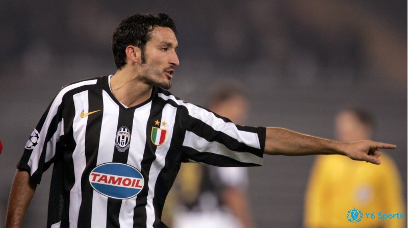 Zambrotta chơi tốt ở cả vị trí tấn công lẫn phòng ngự