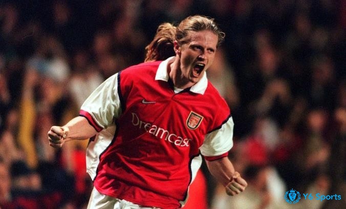 Tiền vệ Emmanuel Petit trong top đội hình xuất sắc nhất Arsenal