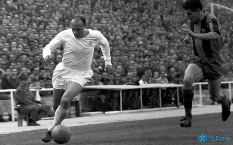  Di Stefano được coi là cầu thủ toàn diện nhất của đội hình xuất xắc nhất Real Madrid 