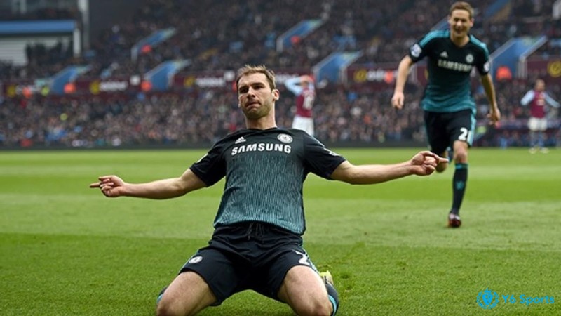 Đội hình xuất sắc nhất Chelsea ở vị trí hậu vệ phải là Branislav Ivanovic