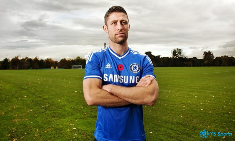 Gary Cahill chơi ở vị trí trung vệ trong đội hình của Chelsea