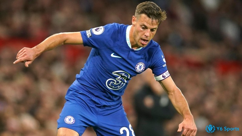 Vị trí hậu vệ cánh phải trong đội hình xuất sắc nhất Chelsea là Cesar Azpilicueta