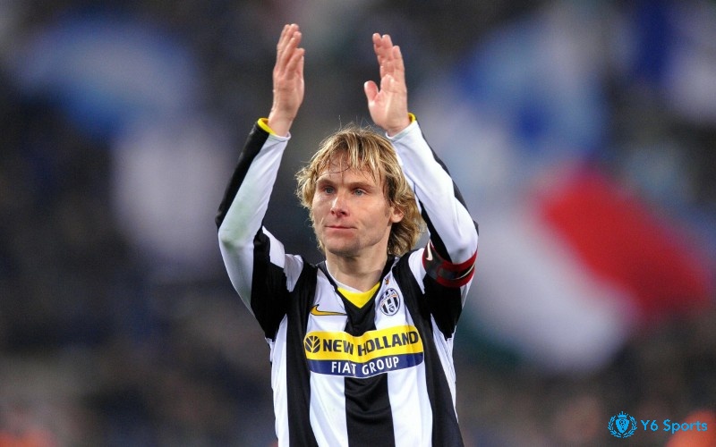 Pavel Nedved ấn tượng trong đội hình xuất sắc nhất Lazio với lối chơi tinh tế