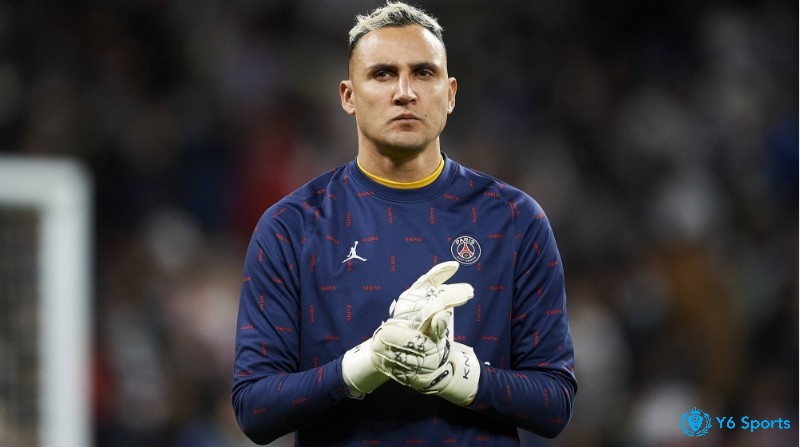 Keylor Navas nguy hiểm với những cú cản phá bằng chân chính xác