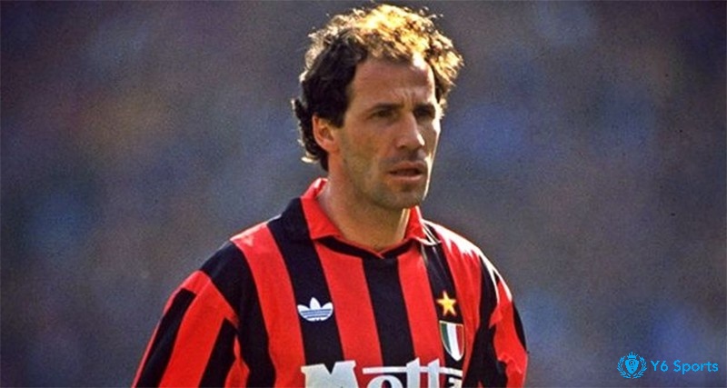 Franco Baresi là trung vệ vĩ đại của bóng đá thế giới ghi dấu ấn đặc biệt trên sân cỏ