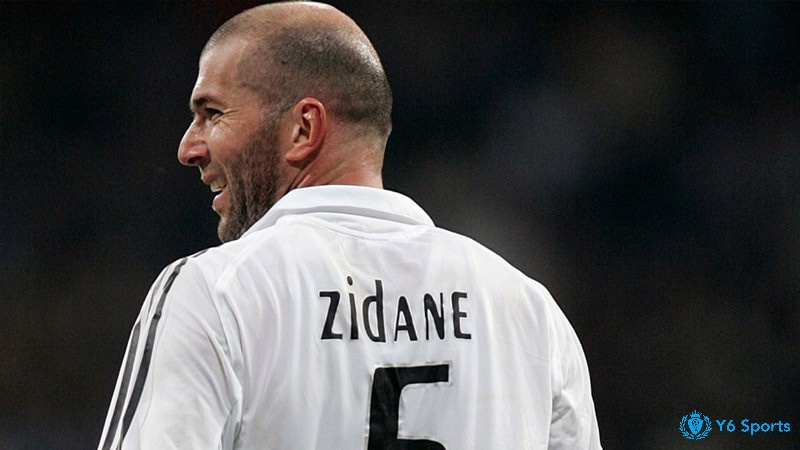 Zidane để lại dấu ấn khó phai cả ở vị trí chơi bóng và huấn luyện viên luôn nằm trong top tiền vệ hay nhất World Cup